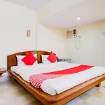 Oyo 66827 Island Club Resort
