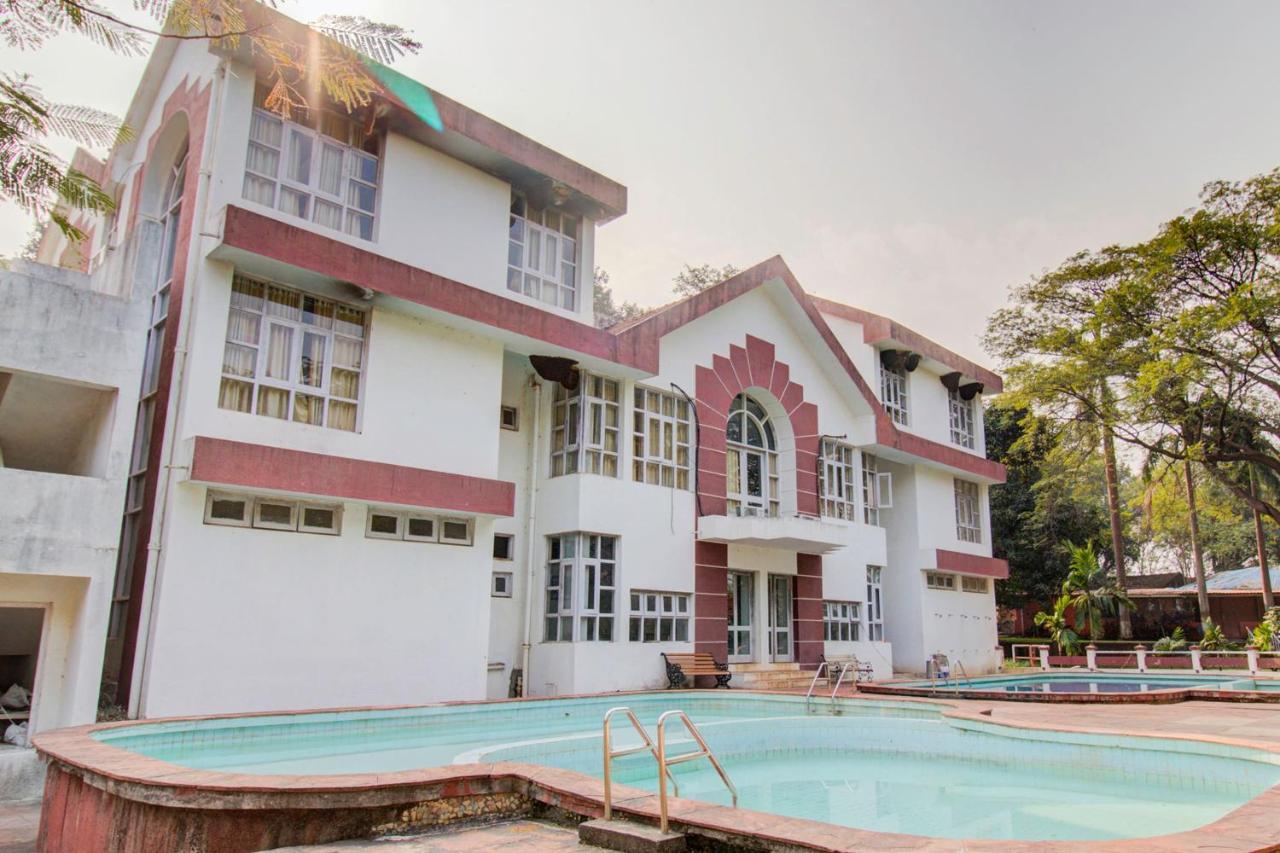 Oyo 66827 Island Club Bombay
